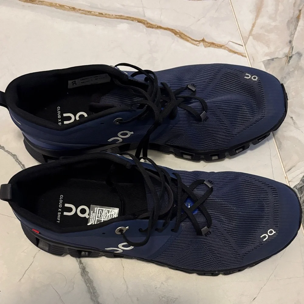 On Running Navy and Black Athletic Shoes - Picture 2 of 5